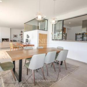 SOMPTUEUSE VILLA EN PREMIÈRE LIGNE DE GOLF À VENDRE