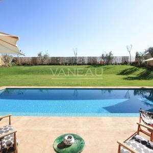 SOMPTUEUSE VILLA EN PREMIÈRE LIGNE DE GOLF À VENDRE