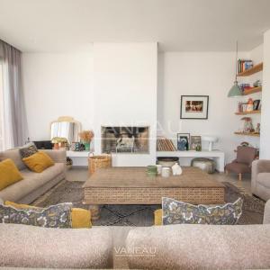 SOMPTUEUSE VILLA EN PREMIÈRE LIGNE DE GOLF À VENDRE