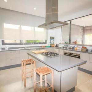 SOMPTUEUSE VILLA EN PREMIÈRE LIGNE DE GOLF À VENDRE