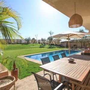 SOMPTUEUSE VILLA EN PREMIÈRE LIGNE DE GOLF À VENDRE