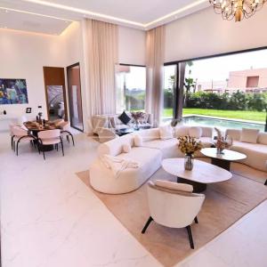 Villas de plain pied sur plan sur la route du barrage