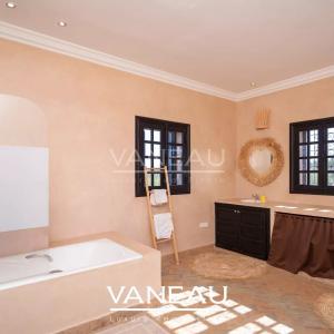 Propriété 1 hectar, 8 chambres avec VNA