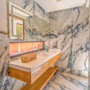 Villa contemporaine en deuxième ligne de Golf
