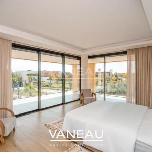 ***VILLA D'EXCEPTION DE 850m² SUR GOLF***