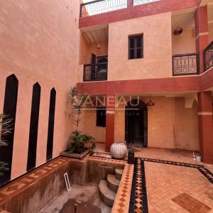 Grand riad en cour de rénovation Larousse/ Bab Doukala