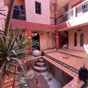 Grand riad en cour de rénovation Larousse/ Bab Doukala