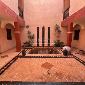Grand riad en cour de rénovation Larousse/ Bab Doukala
