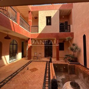 Grand riad en cour de rénovation Larousse/ Bab Doukala