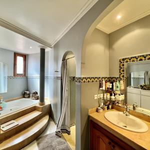 Magnifique maison de maître à Vendre à 10 min du centre ville