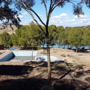 ****Terrain constructible au pied du lac Takerkoust****