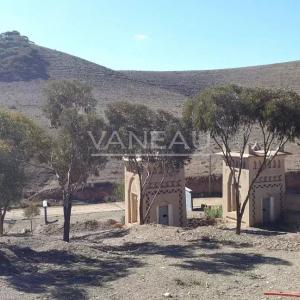 ****Terrain constructible au pied du lac Takerkoust****
