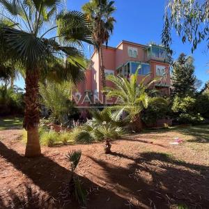 Grand appartement en duplex de trois chambres à la Palmeraie