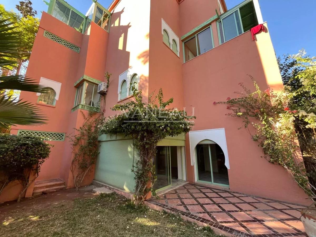 Grand appartement en duplex de trois chambres à la Palmeraie