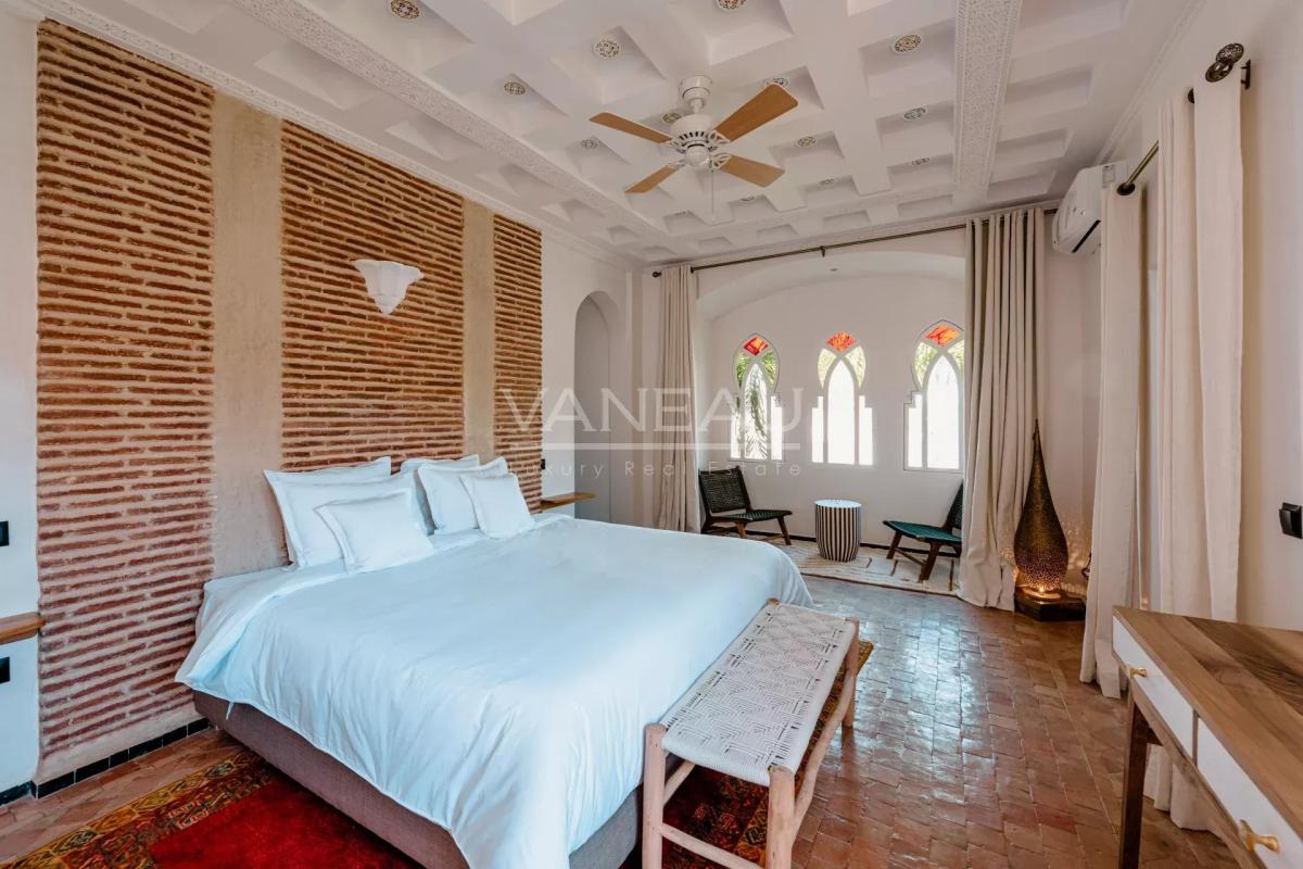 VILLA DE MAITRE SUR GOLF À VENDRE