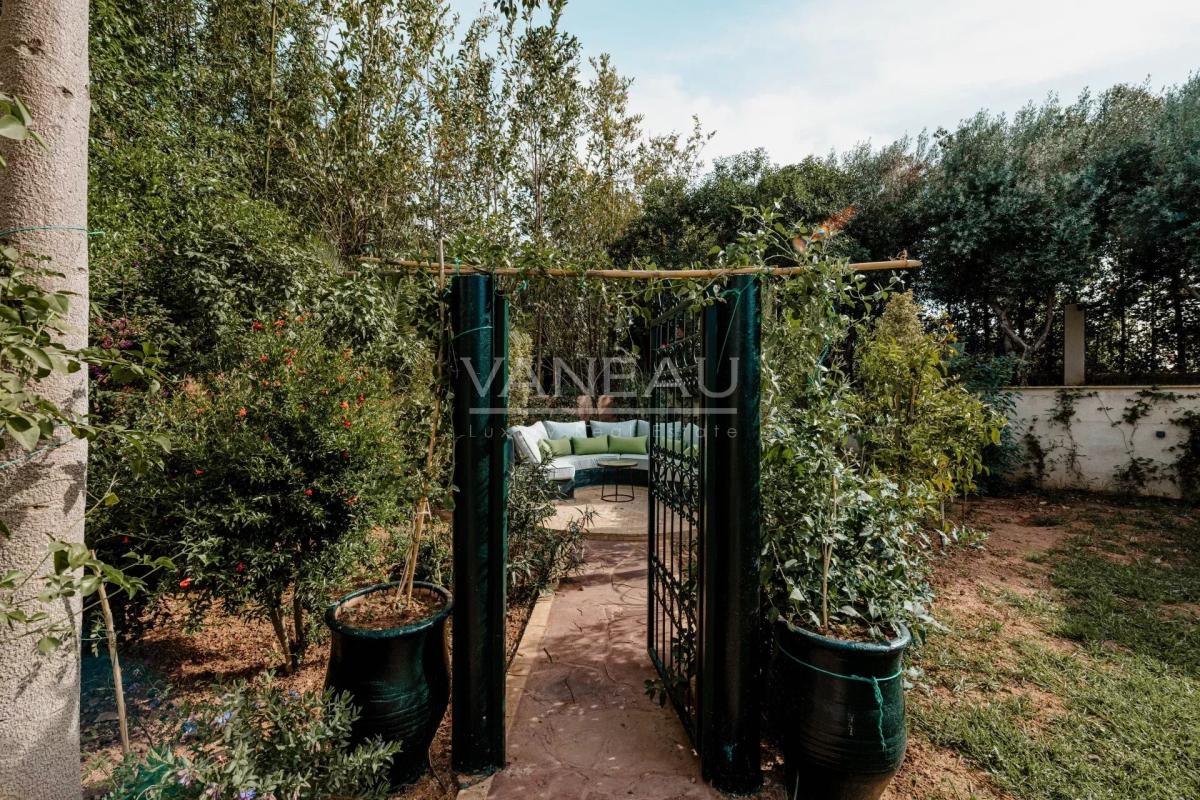 VILLA DE MAITRE SUR GOLF À VENDRE
