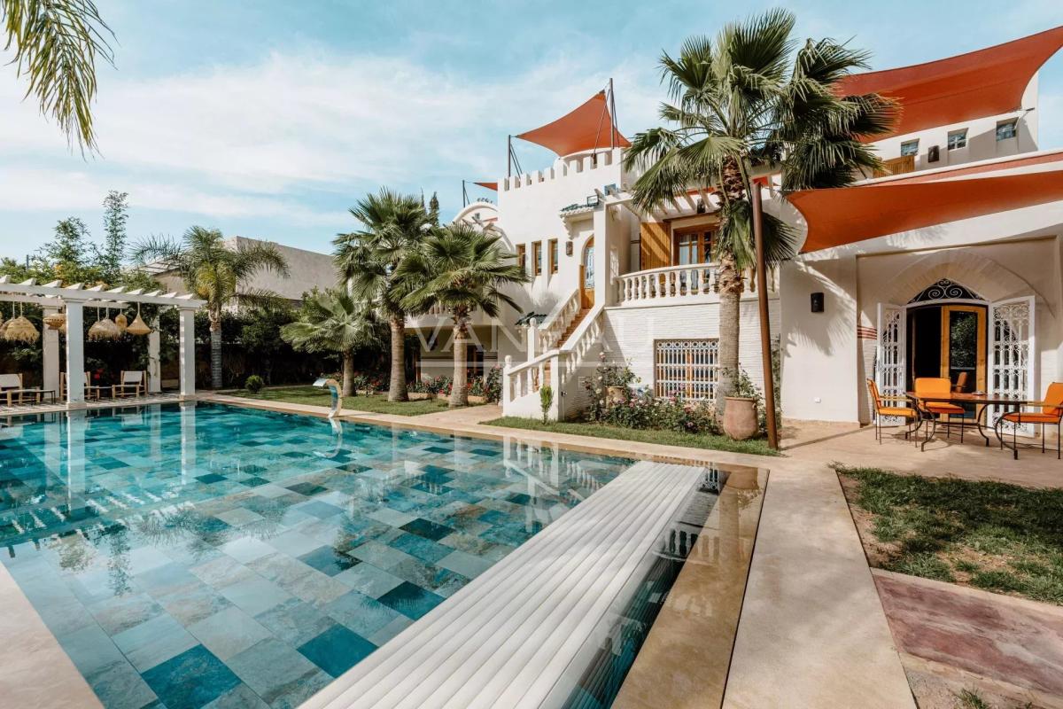 VILLA DE MAITRE SUR GOLF À VENDRE