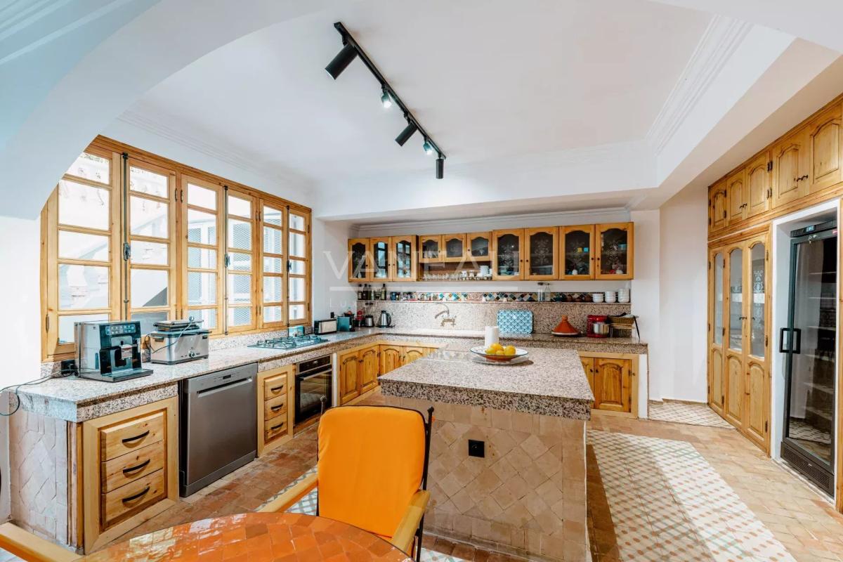 VILLA DE MAITRE SUR GOLF À VENDRE