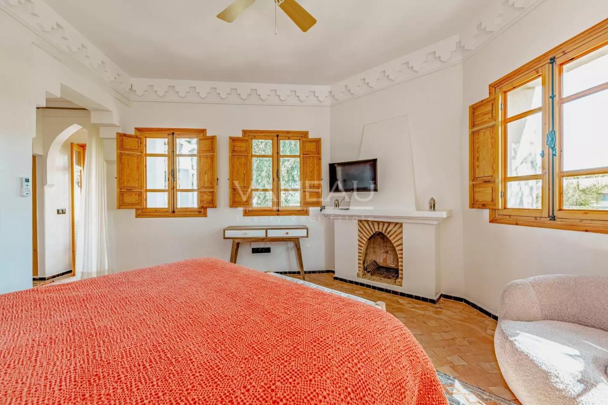 VILLA DE MAITRE SUR GOLF À VENDRE