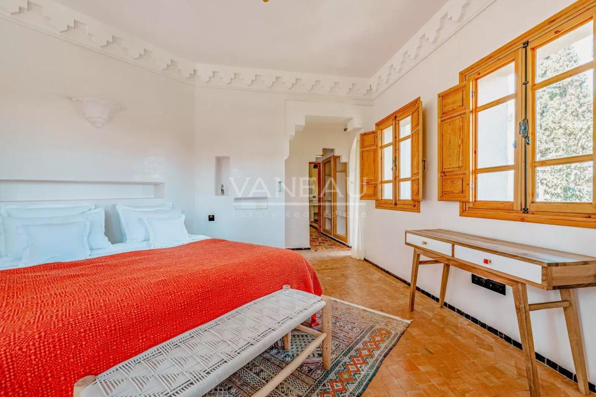 VILLA DE MAITRE SUR GOLF À VENDRE