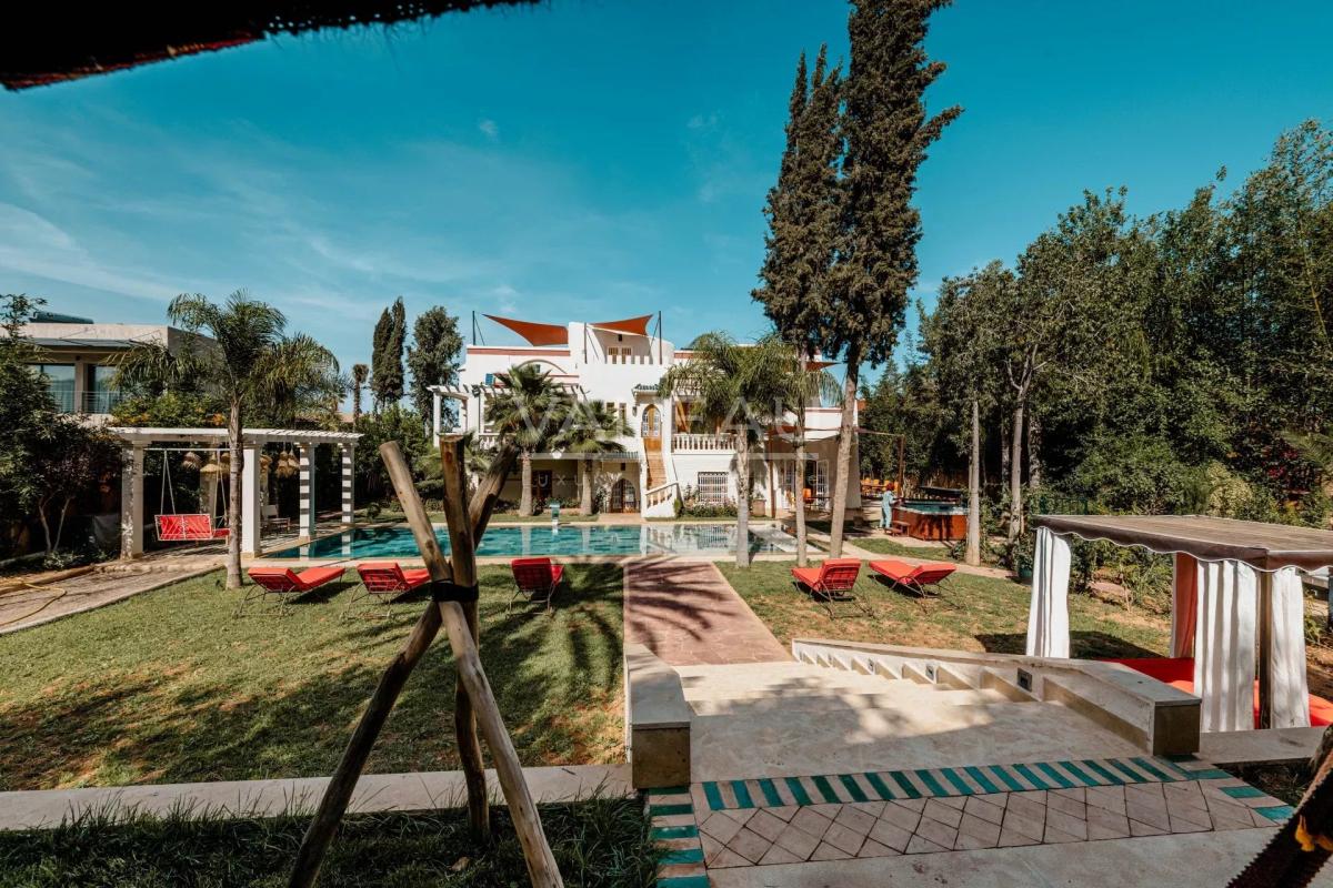 VILLA DE MAITRE SUR GOLF À VENDRE