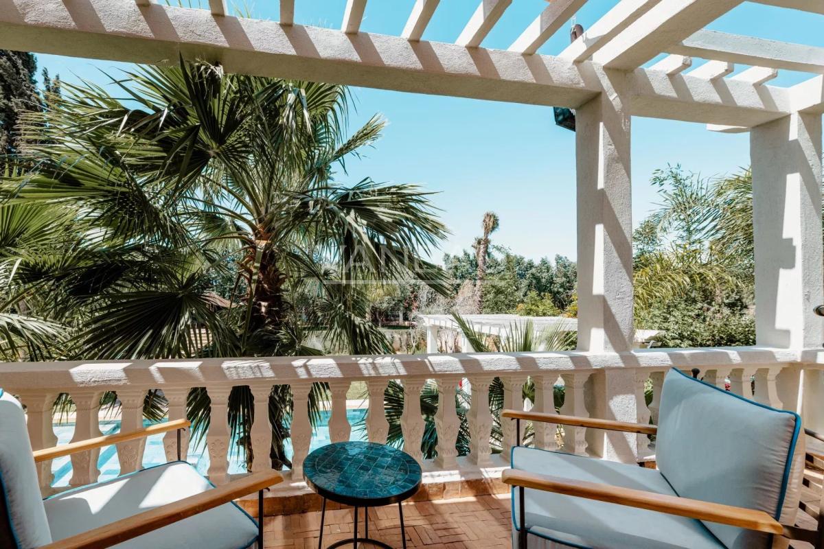 VILLA DE MAITRE SUR GOLF À VENDRE