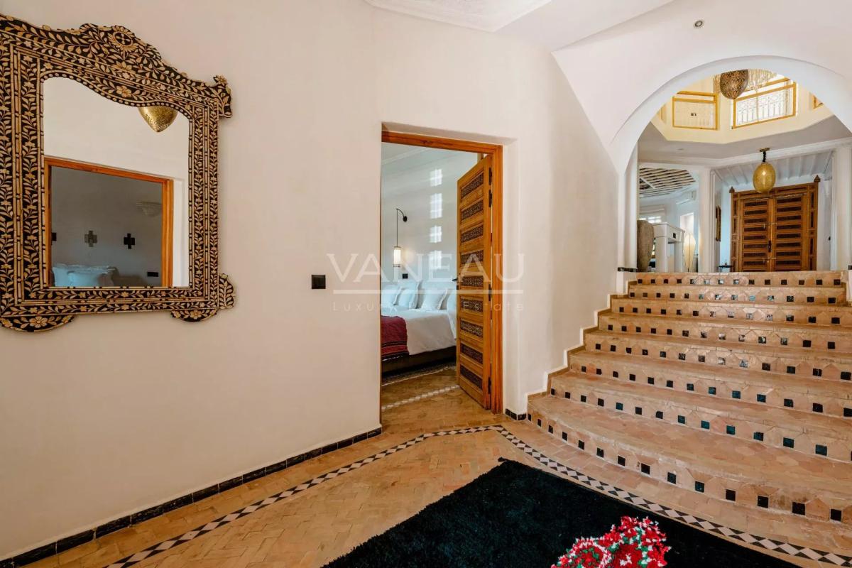 VILLA DE MAITRE SUR GOLF À VENDRE