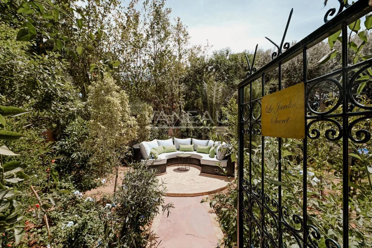 VILLA DE MAITRE SUR GOLF À VENDRE