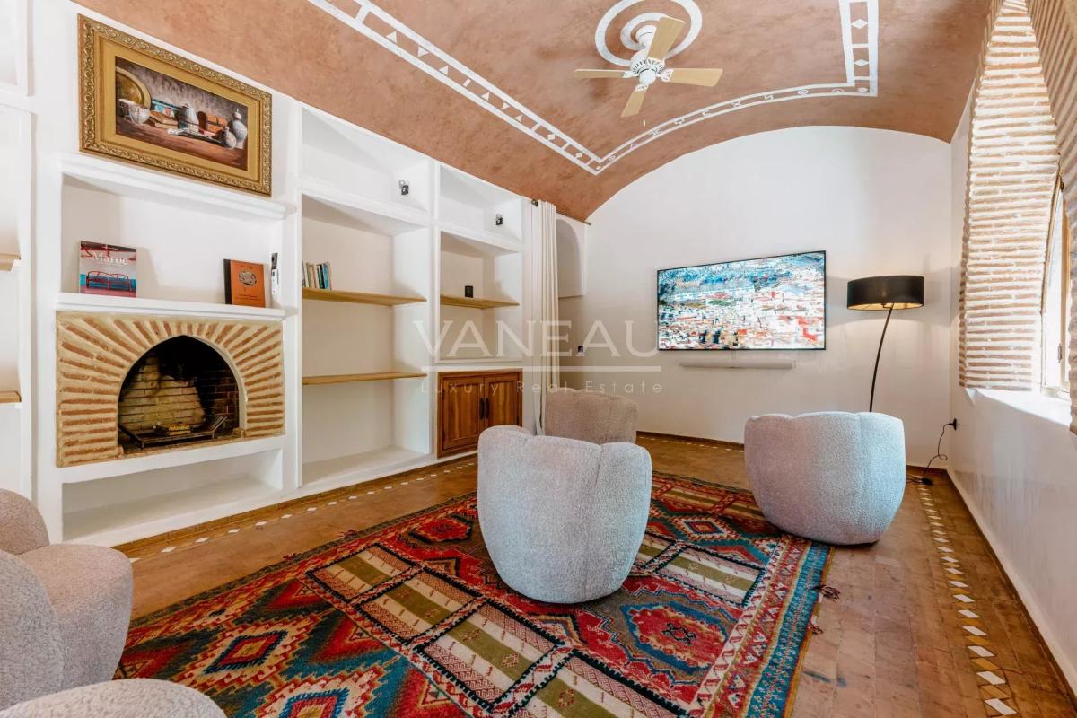 VILLA DE MAITRE SUR GOLF À VENDRE