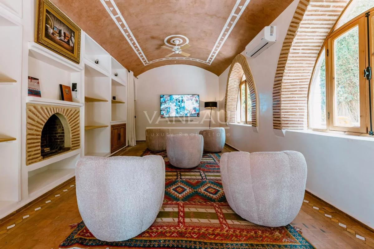 VILLA DE MAITRE SUR GOLF À VENDRE