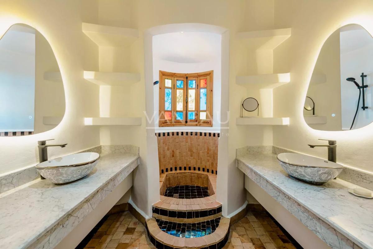VILLA DE MAITRE SUR GOLF À VENDRE