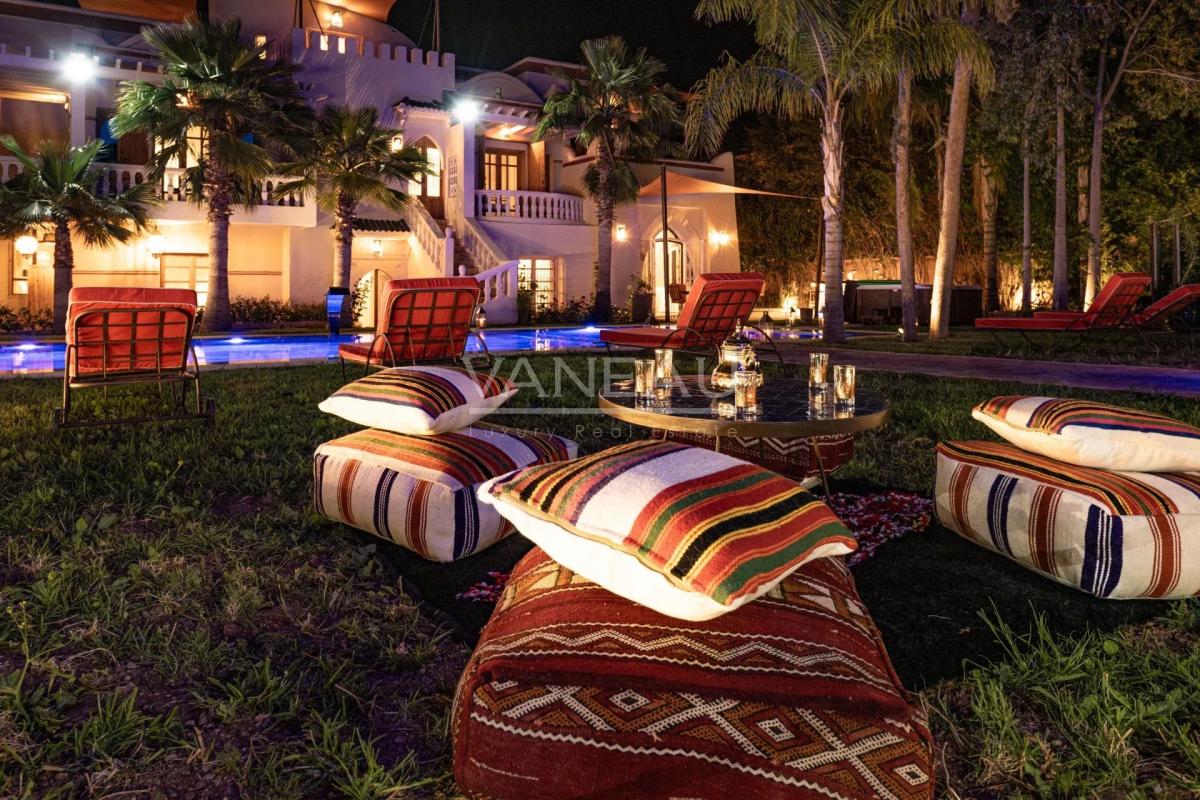 VILLA DE MAITRE SUR GOLF À VENDRE