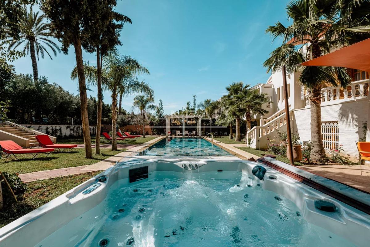 VILLA DE MAITRE SUR GOLF À VENDRE