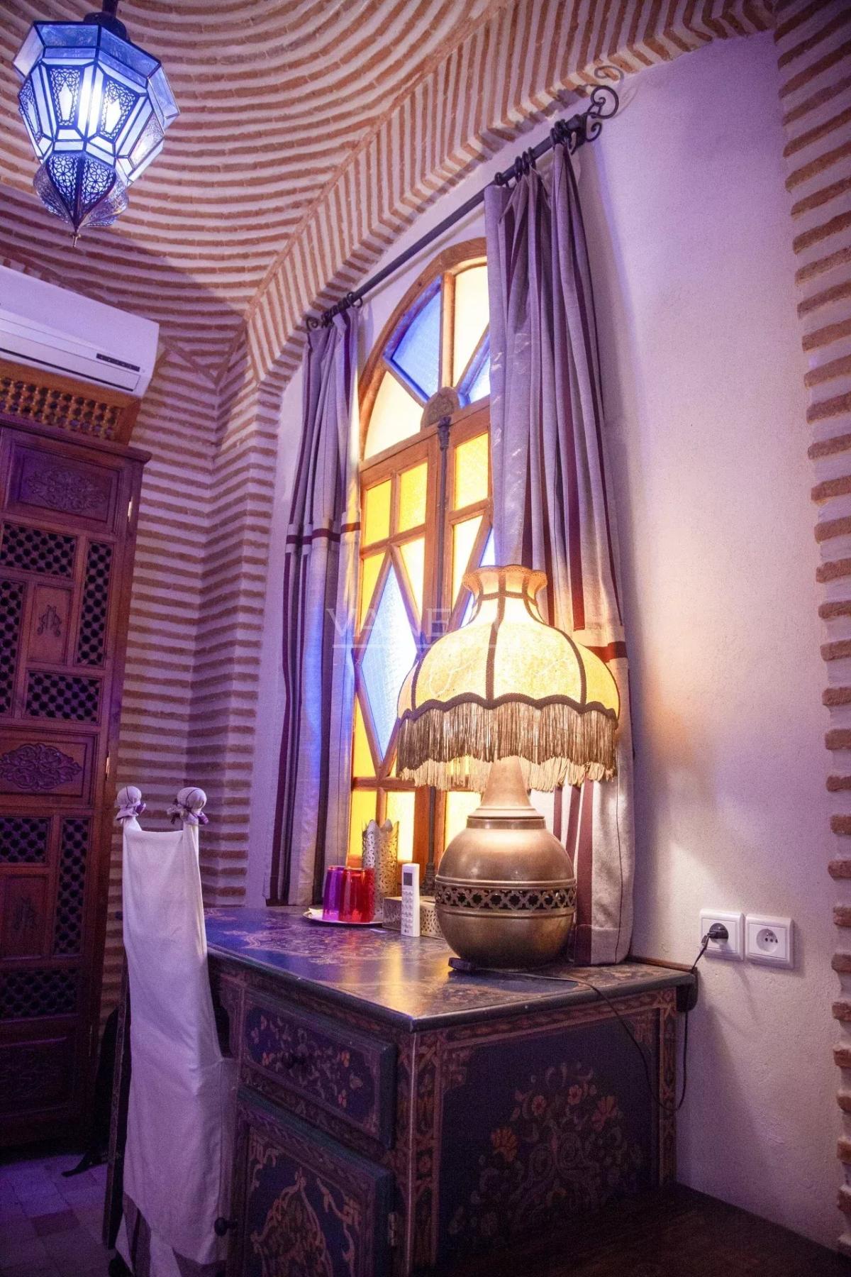 Véritable riad authentique de 8 suites en Médina