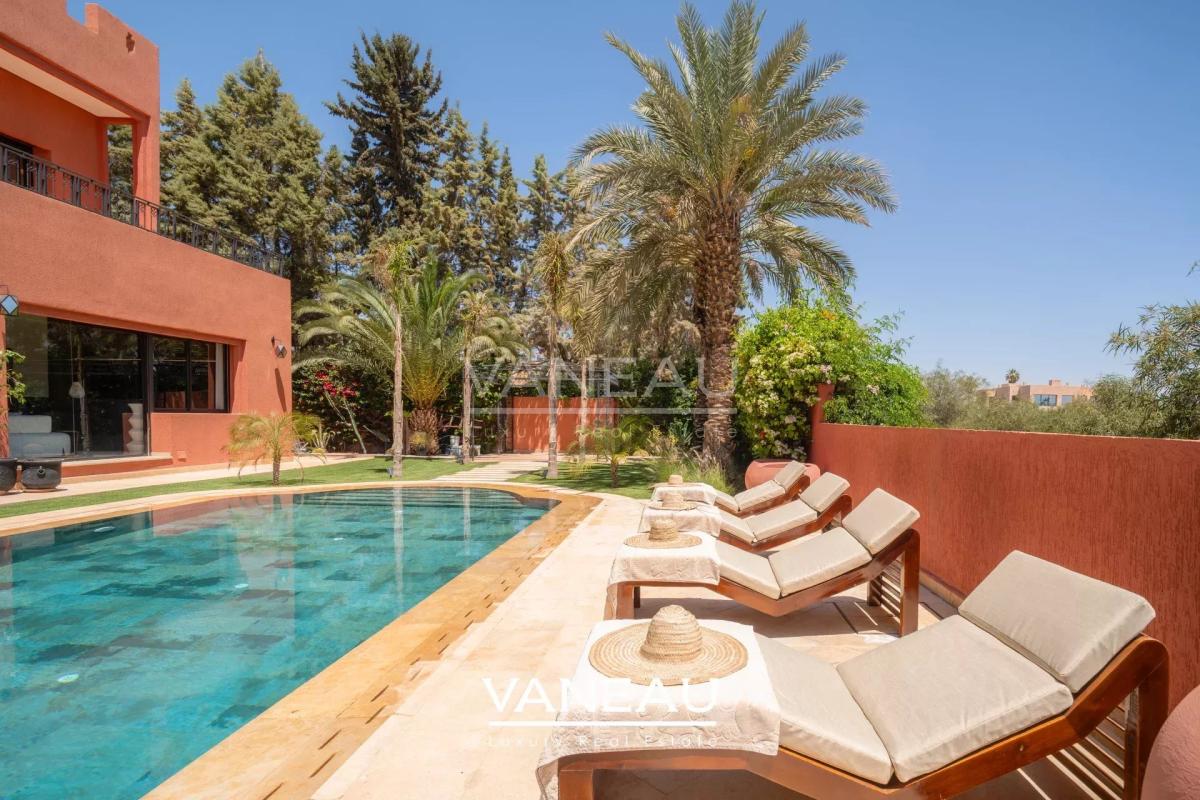 Villa rénovée par architecte à vendre sur Golf