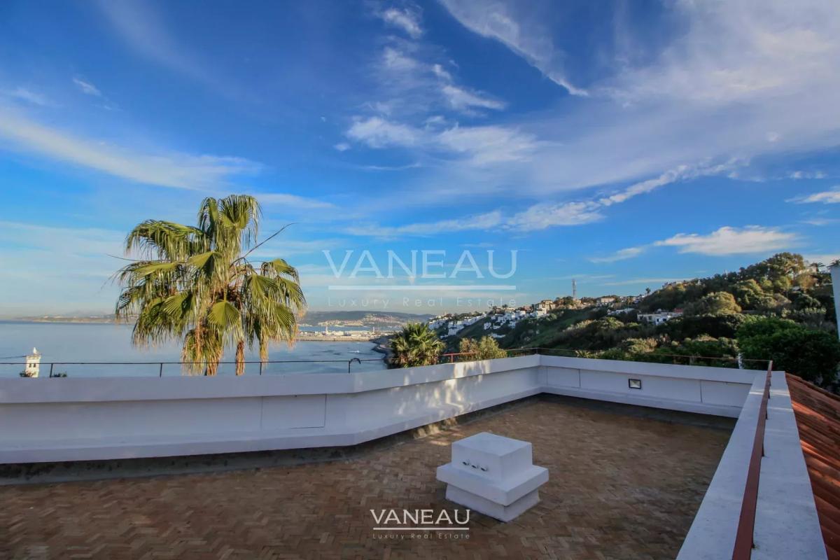 SOMPTUEUSE PROPRIÉTÉ DOMINANT LA MER À VENDRE SUR TANGER