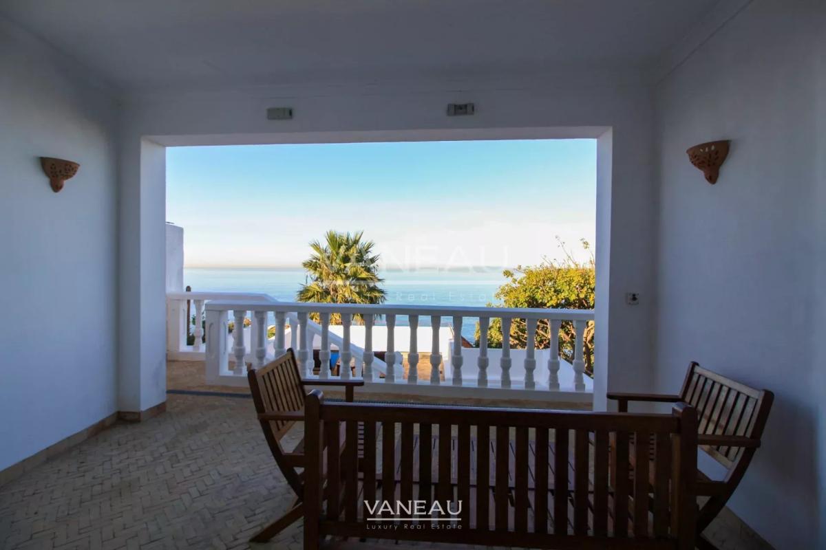 SOMPTUEUSE PROPRIÉTÉ DOMINANT LA MER À VENDRE SUR TANGER