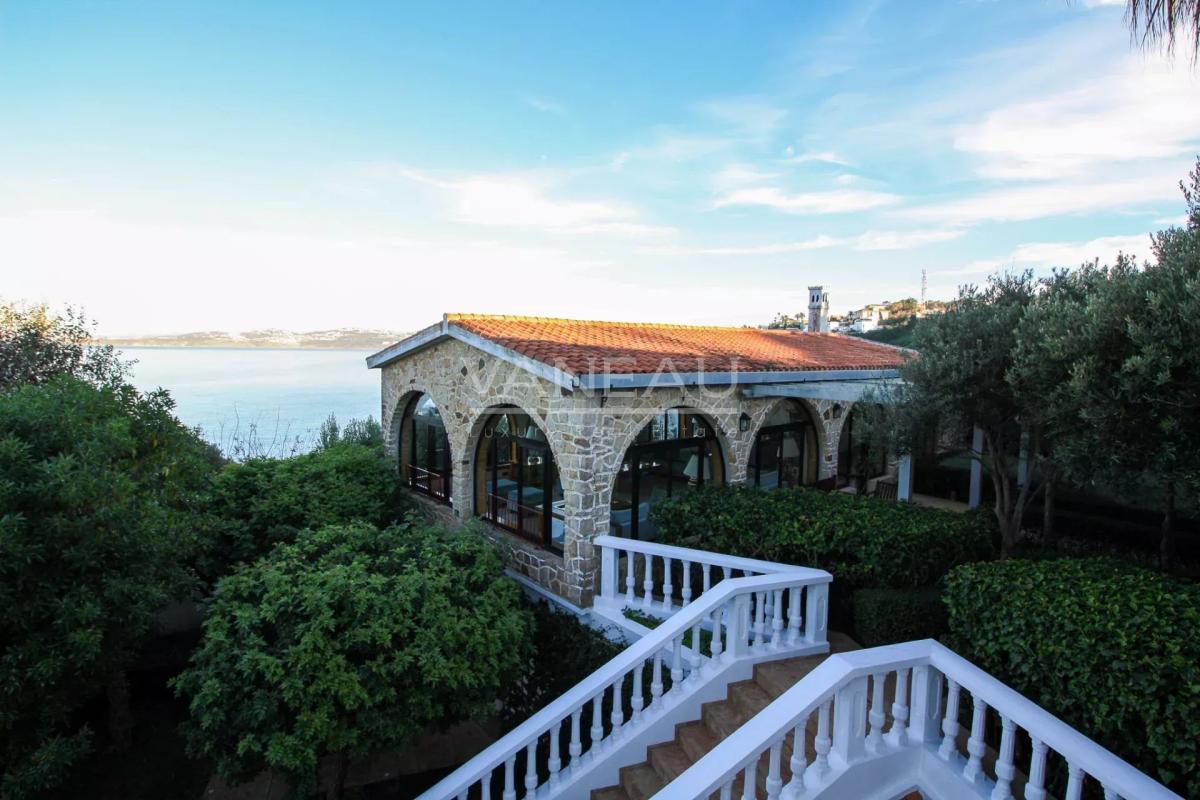 SOMPTUEUSE PROPRIÉTÉ DOMINANT LA MER À VENDRE SUR TANGER