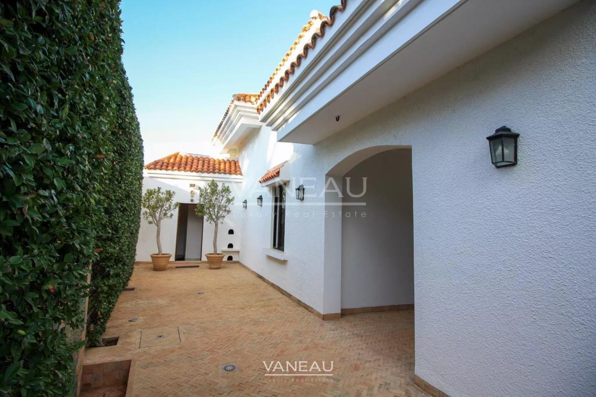 SOMPTUEUSE PROPRIÉTÉ DOMINANT LA MER À VENDRE SUR TANGER