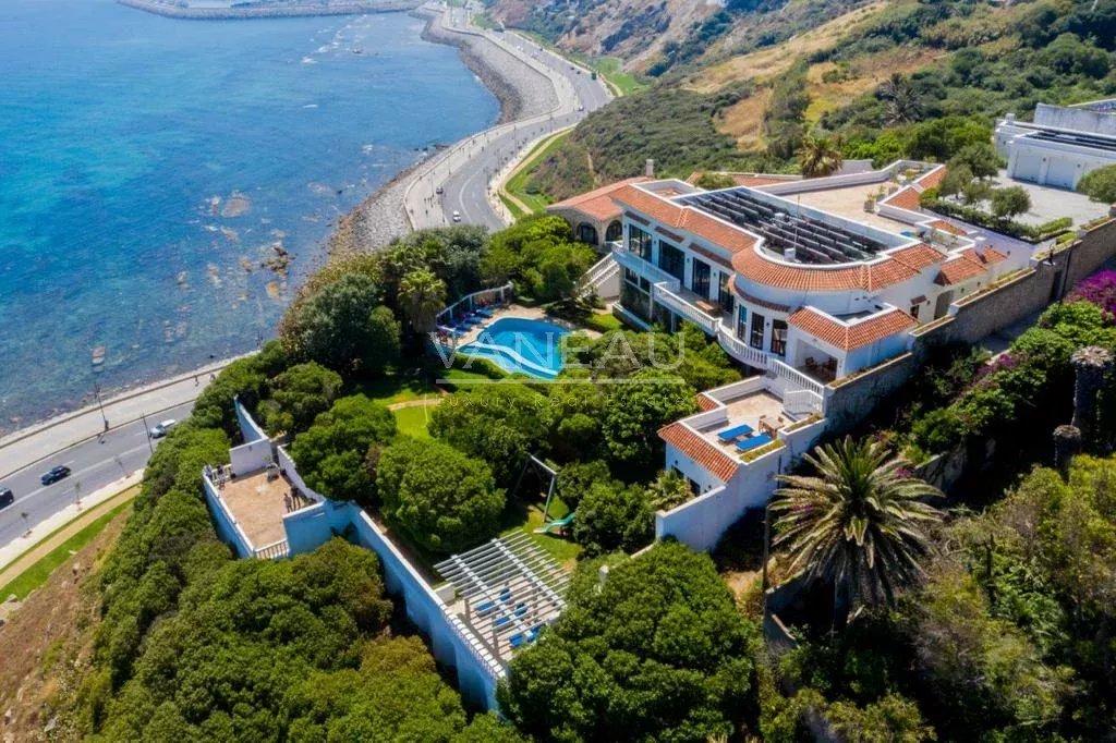 SOMPTUEUSE PROPRIÉTÉ DOMINANT LA MER À VENDRE SUR TANGER