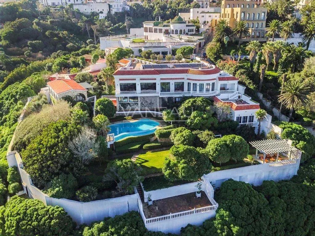 SOMPTUEUSE PROPRIÉTÉ DOMINANT LA MER À VENDRE SUR TANGER