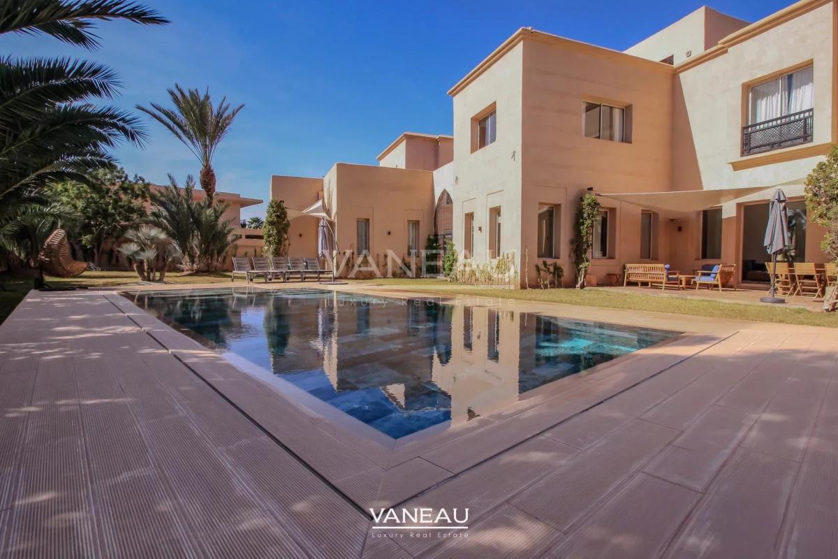 Sompteuse villa nichée au coeur de la Palmeraie