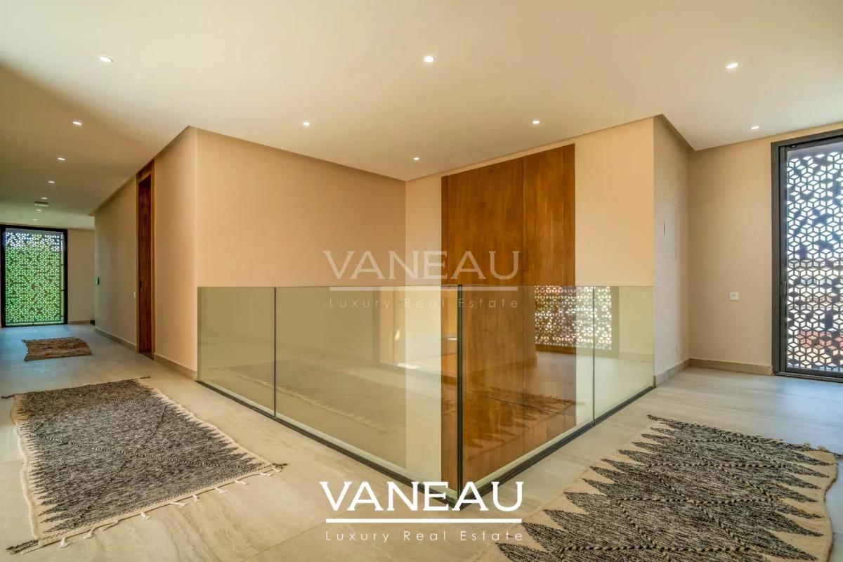 ***VILLA D'EXCEPTION DE 850m² SUR GOLF***