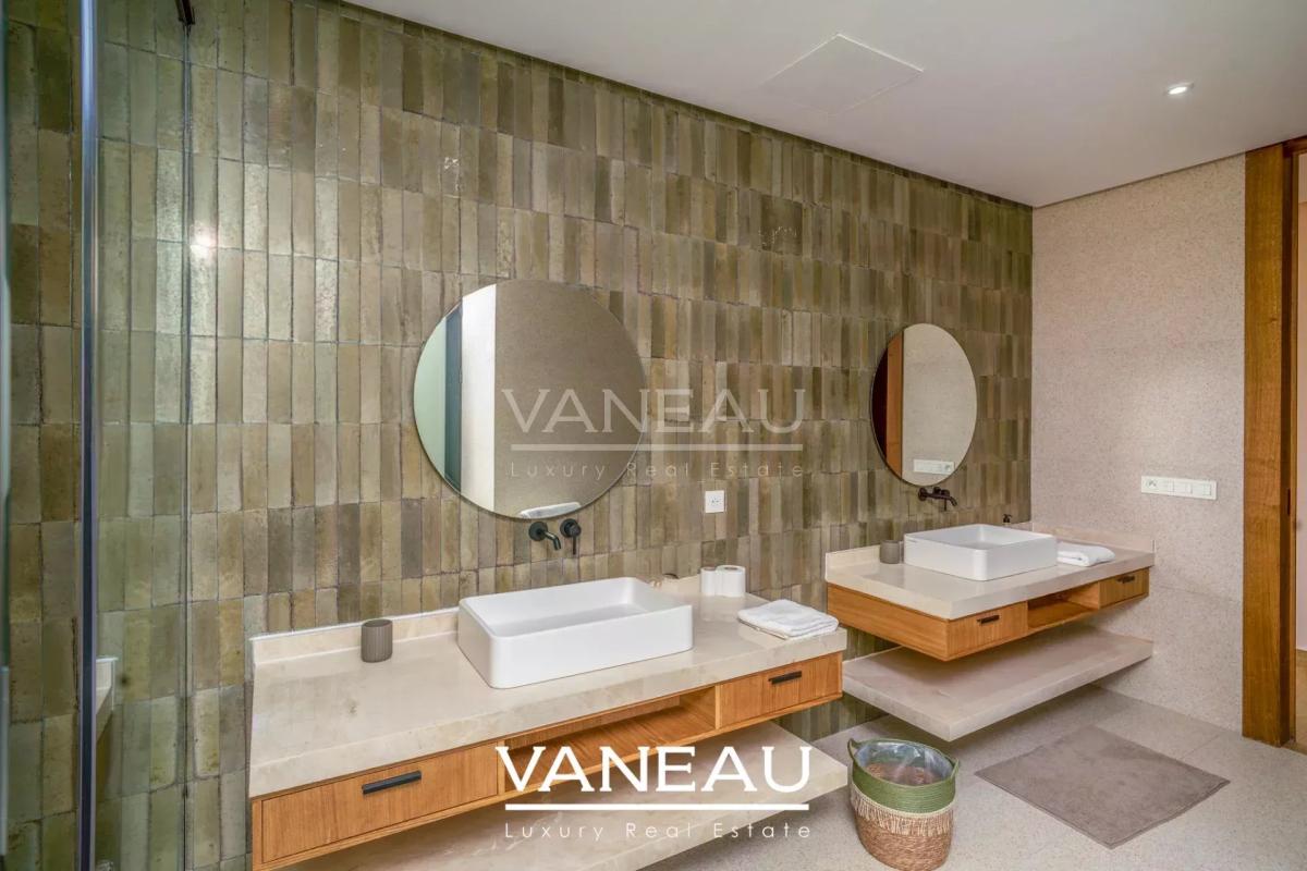 ***VILLA D'EXCEPTION DE 850m² SUR GOLF***