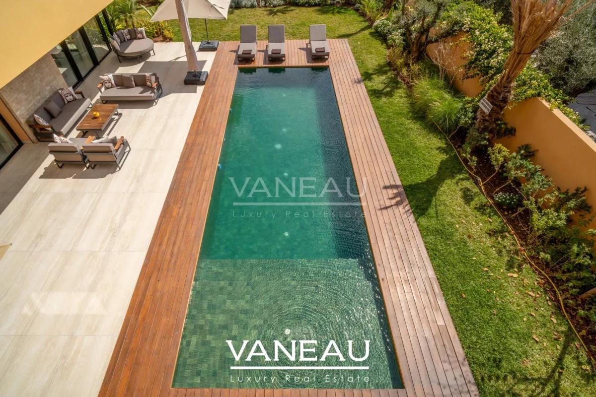 ***VILLA D'EXCEPTION DE 850m² SUR GOLF***