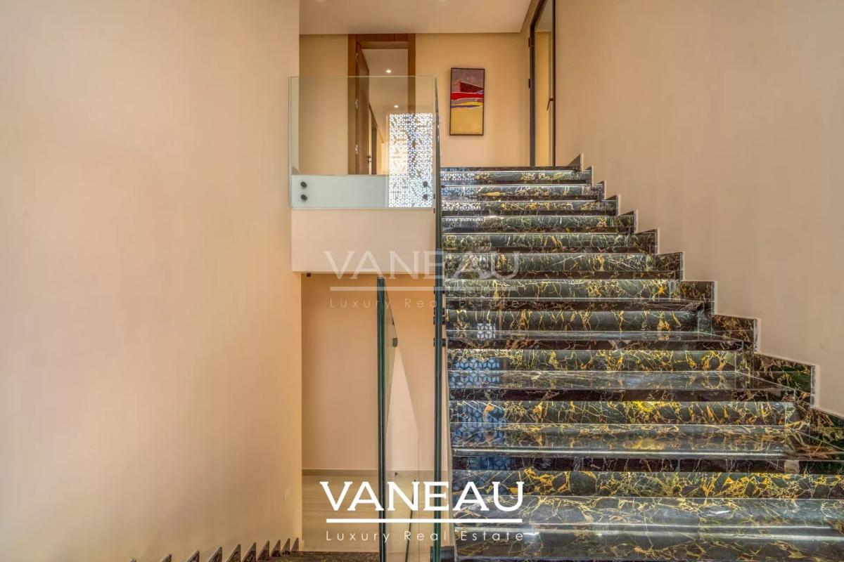 ***VILLA D'EXCEPTION DE 850m² SUR GOLF***