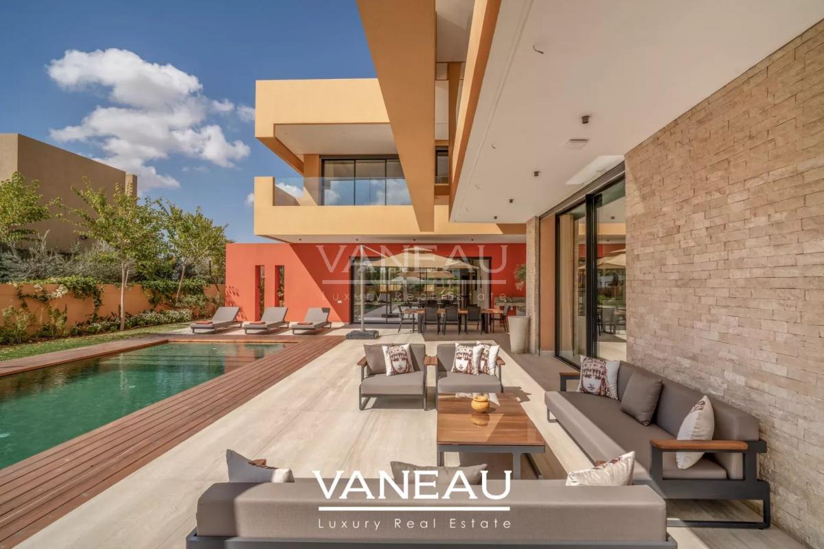 ***VILLA D'EXCEPTION DE 850m² SUR GOLF***