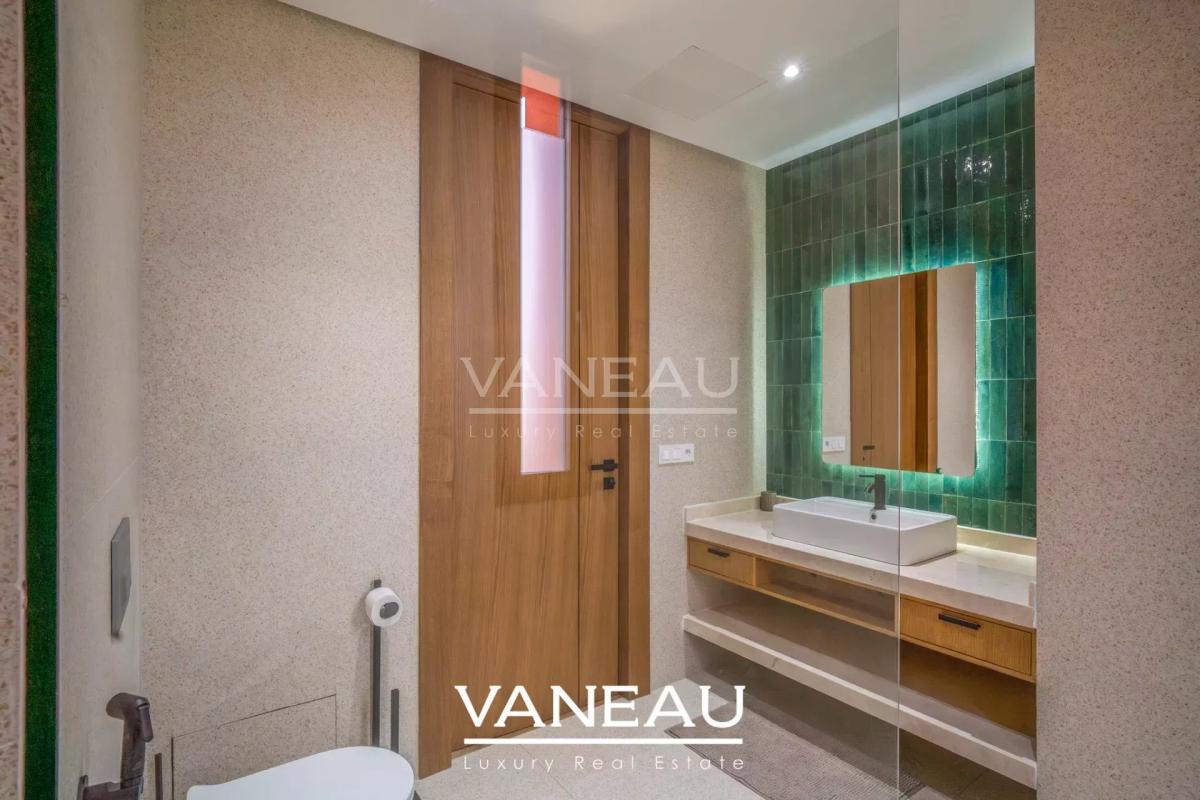 ***VILLA D'EXCEPTION DE 850m² SUR GOLF***