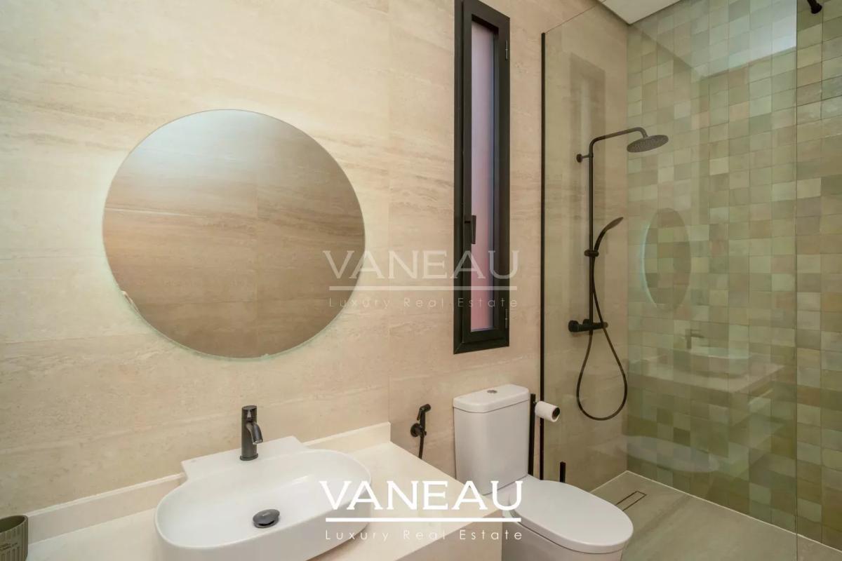 ***VILLA D'EXCEPTION DE 850m² SUR GOLF***