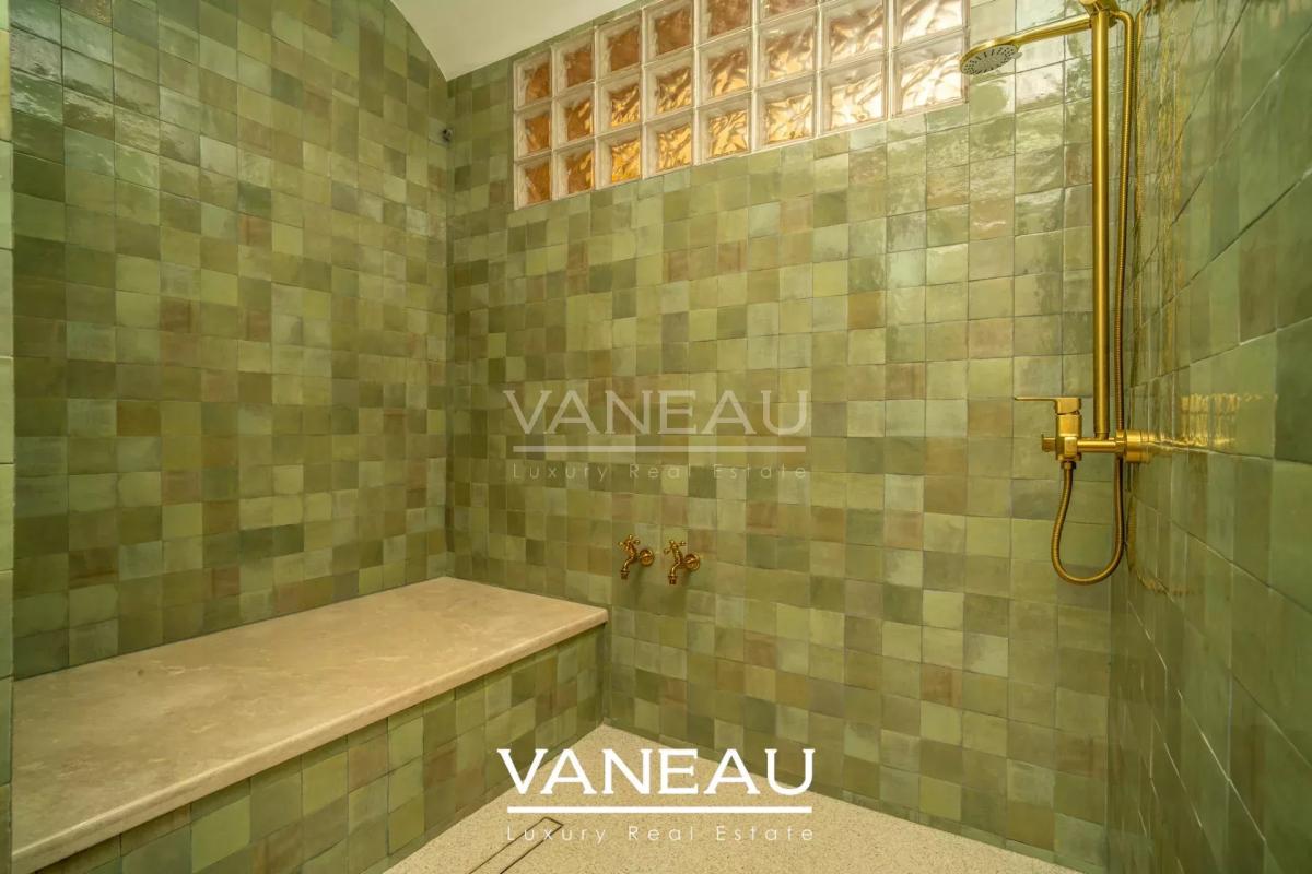 ***VILLA D'EXCEPTION DE 850m² SUR GOLF***